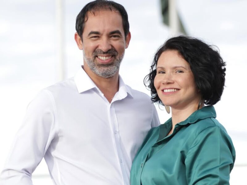 Pellozo e a esposa, Simone Assis