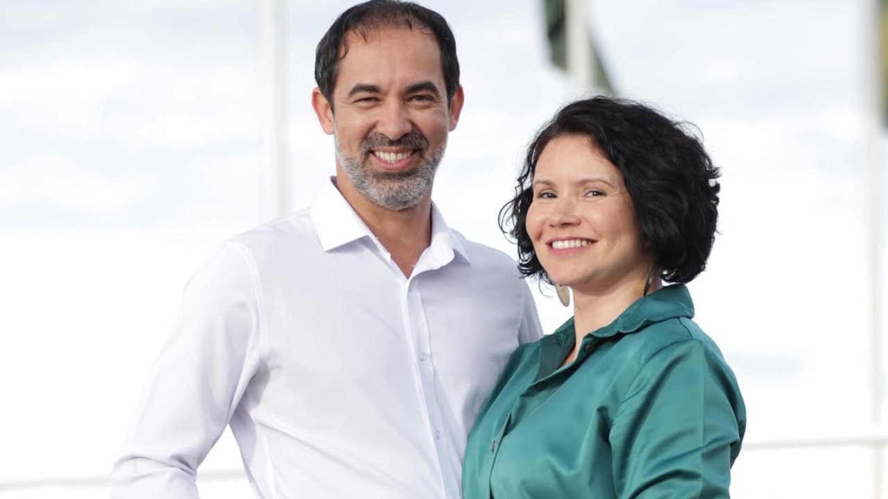 Pellozo e a esposa, Simone Assis