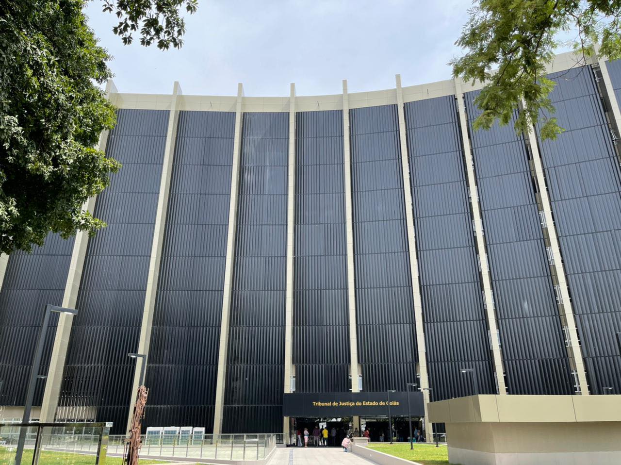 tjgo decisão câmera fardas policiais