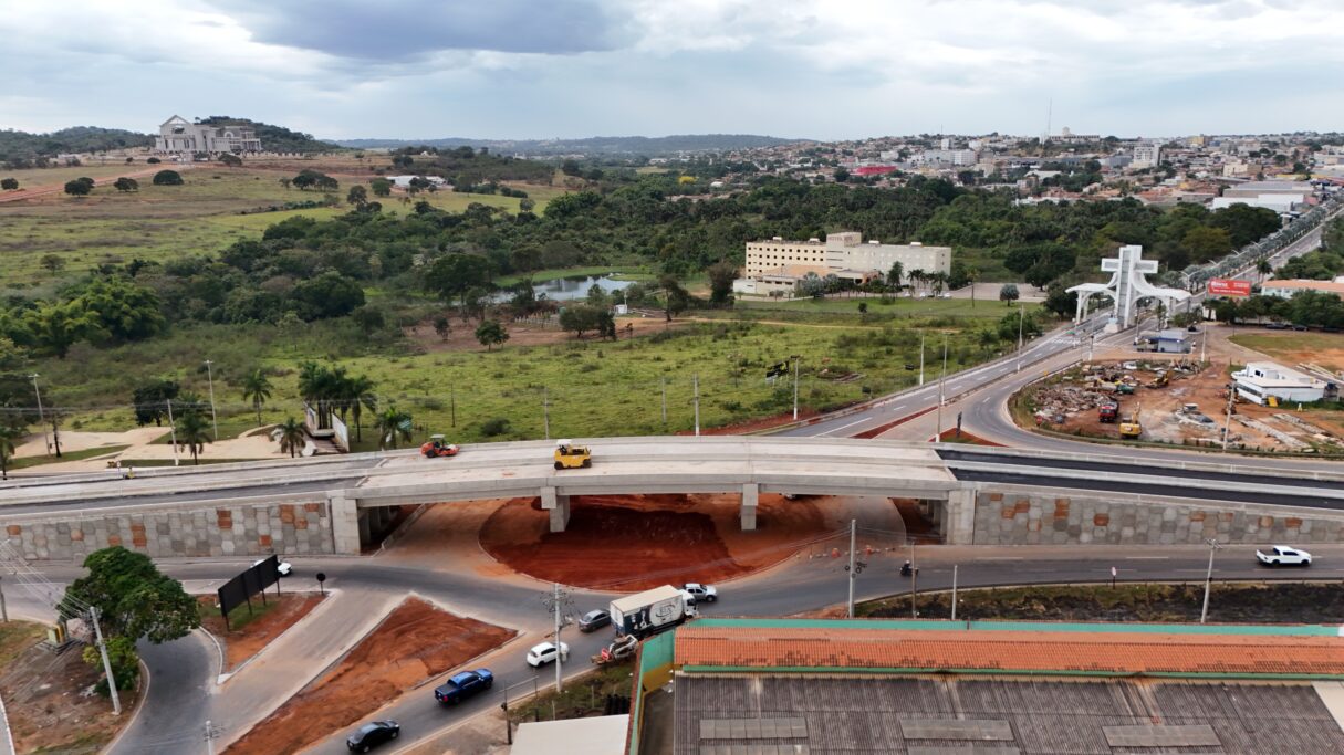 A Goinfra finaliza os últimos detalhes para a conclusão do Viaduto Portal da Fé, na entrada de Trindade. Foto: Silvano Vital