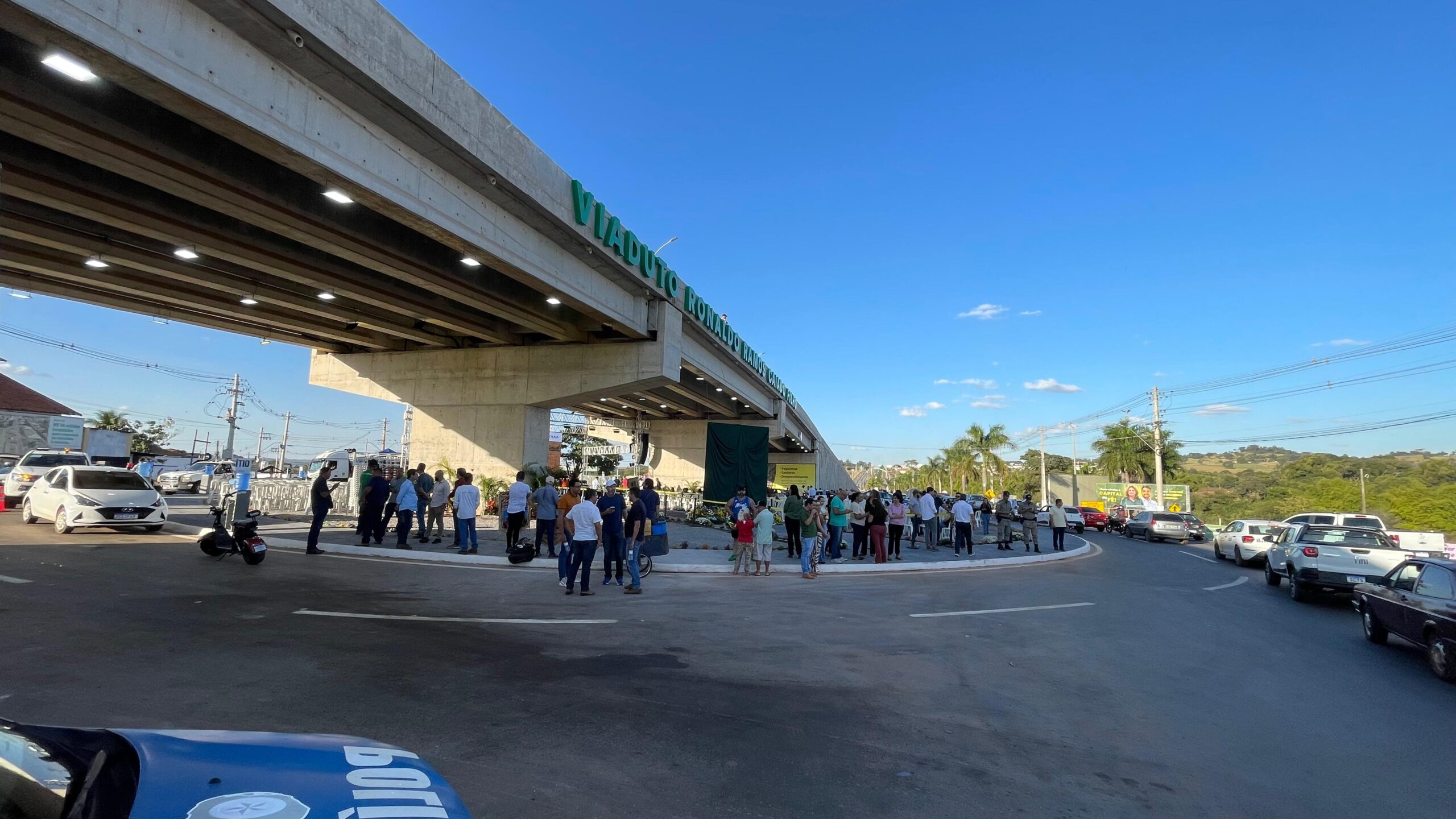 caiado inaugura viaduto