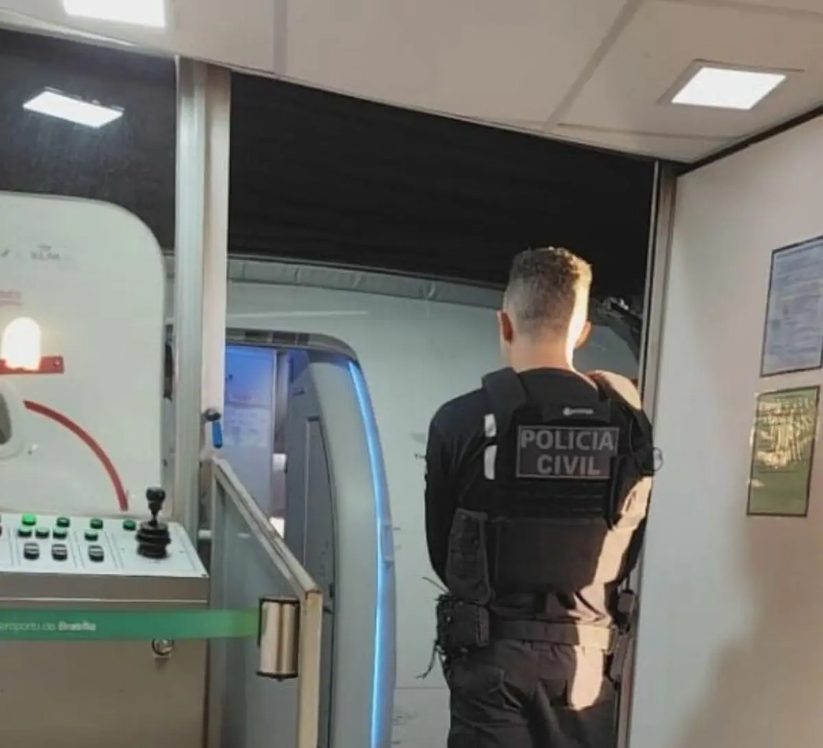 Agentes foram ao aeroporto de Brasília trazer Josemar Alencar Linhares de volta Foto reprodução PCGO