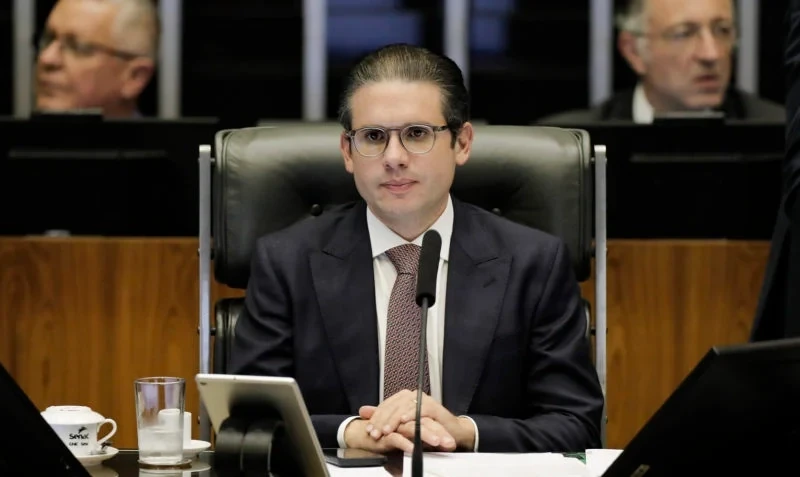 IOF-CamaraDosDeputados-HugoMotta-Planario-18-1-1-848x477