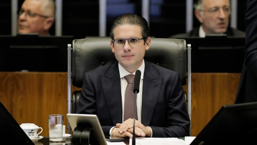 IOF-CamaraDosDeputados-HugoMotta-Planario-18-1-1-848x477