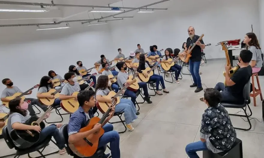 Aulas de violão - Secom - Governo de Goiás