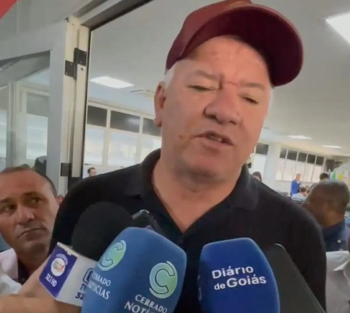 Presidente da Câmara diz que houve mal-entendido e que não comprou, mas iPhones estão garantidos Foto Diário de Goás