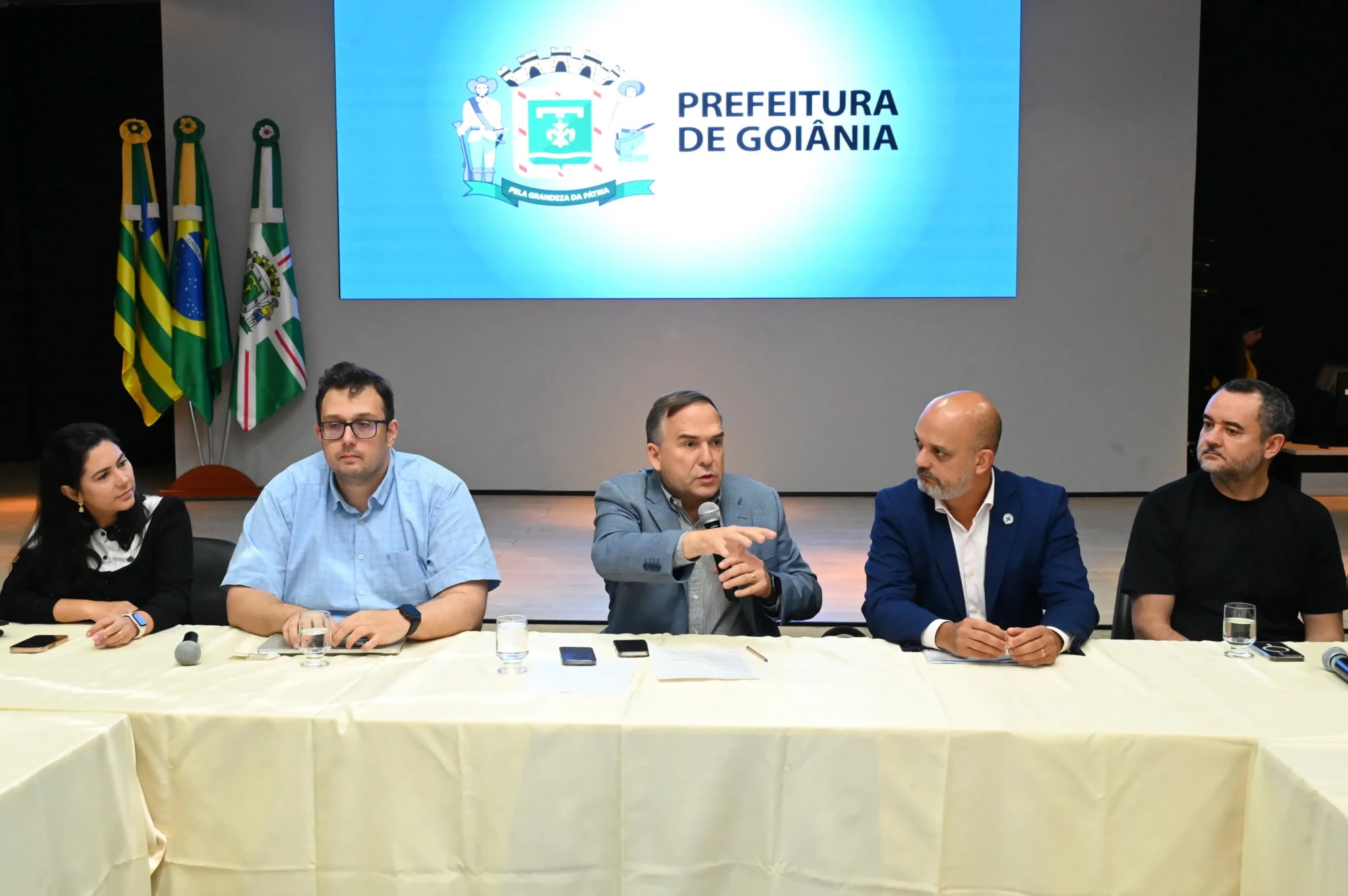 reuniao com representantes de hospitais para articular parcerias com o SUS_Alex Malheiros