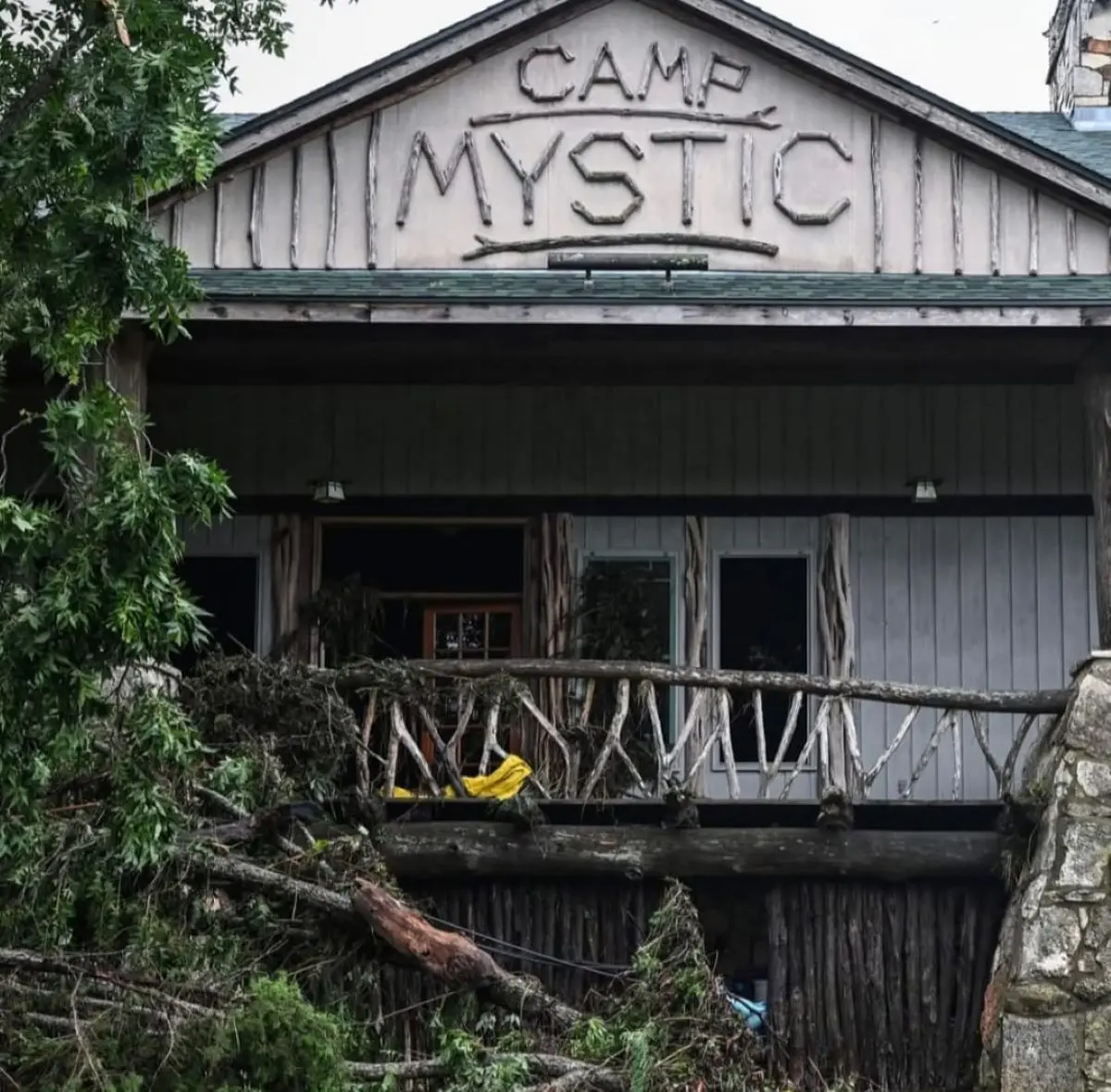 Acampamento onde estavam as meninas foi atingido com violência pela enchente Foto reprodução redes sociais