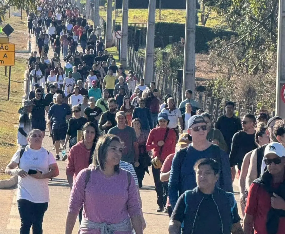 Milhares de romeiros repetiram a caminhada até Trindade este ano Foto reprodução redes sociais Basílica do Divino Pai Eterno