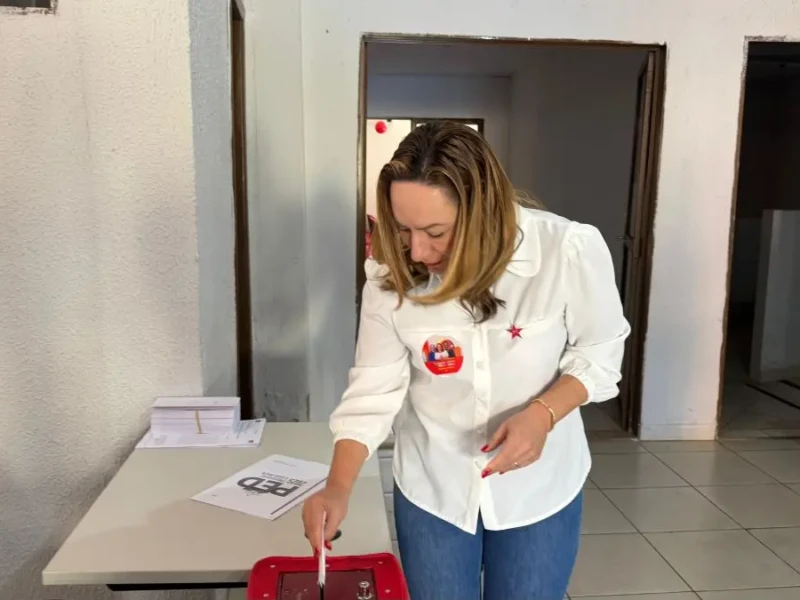 Adriana votou pela manhã no Diretório Metropolitano Foto Marcos Soares