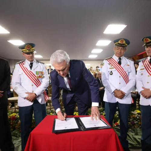 Caiado anuncia promoção de bombeiros - Foto André Saddi