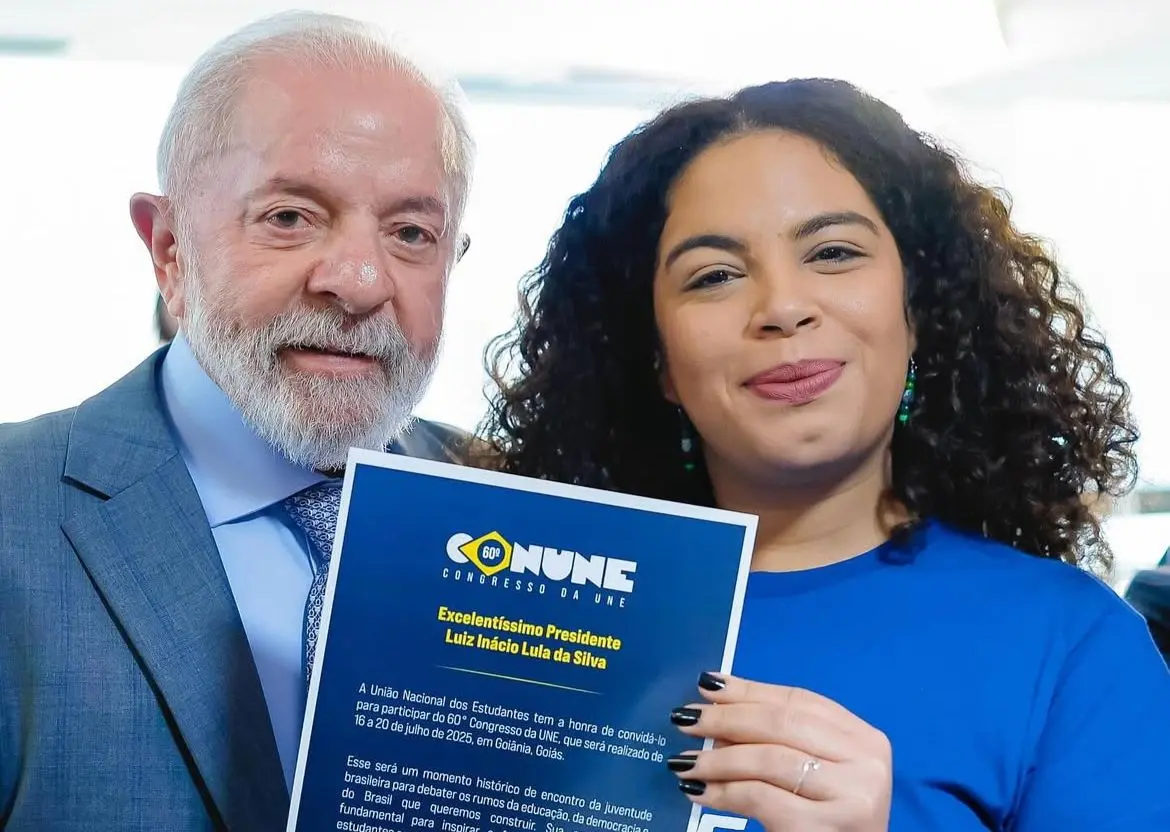 Presidente da UNE entrega convite de congresso ao presidente Lula - Reprodução