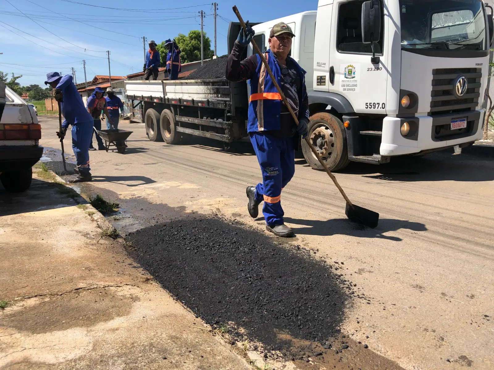 Prefeitura passa a usar notificação de buracos do Waze para realizar serviço