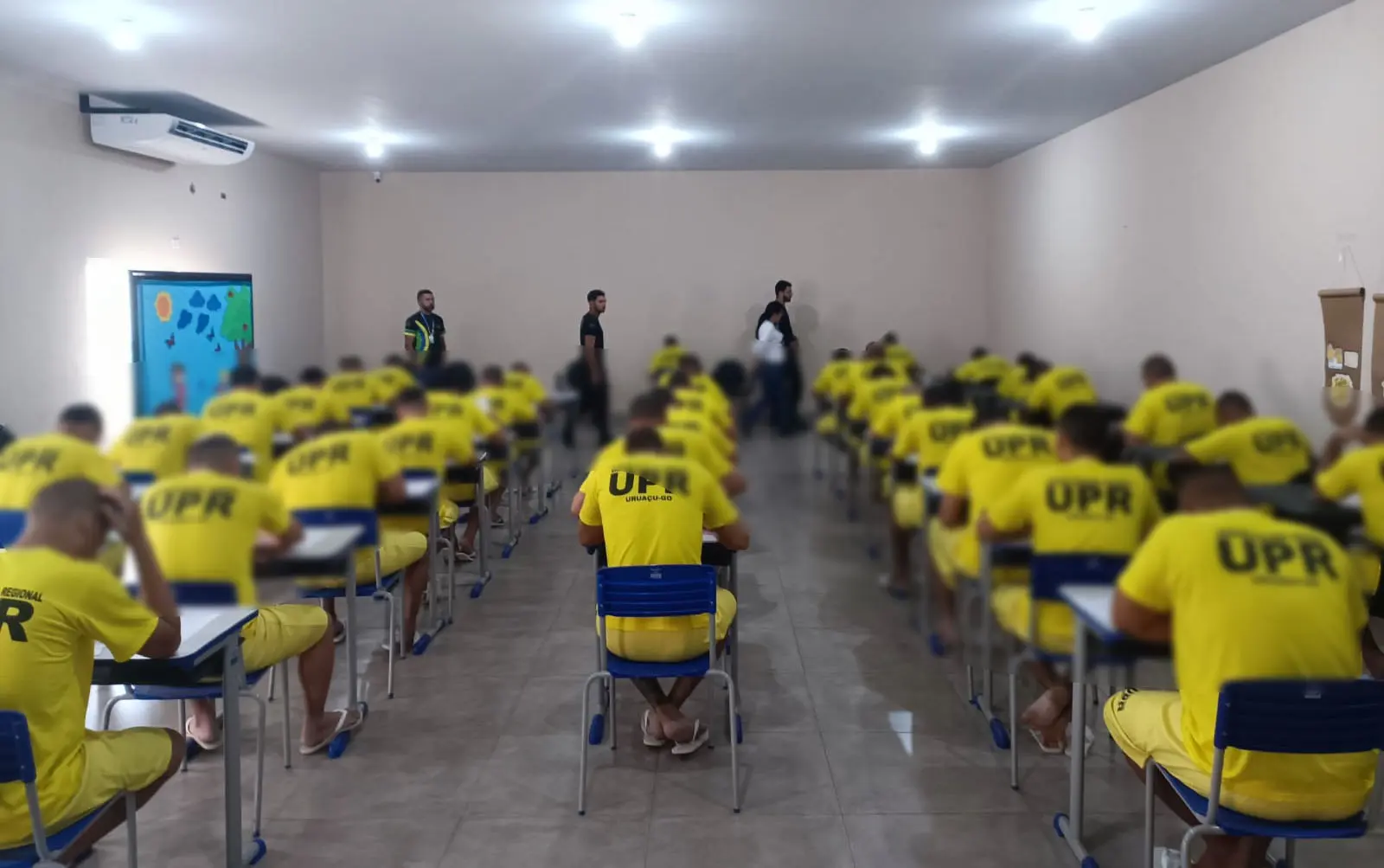 presidiários realizando Encceja_Polícia Penal