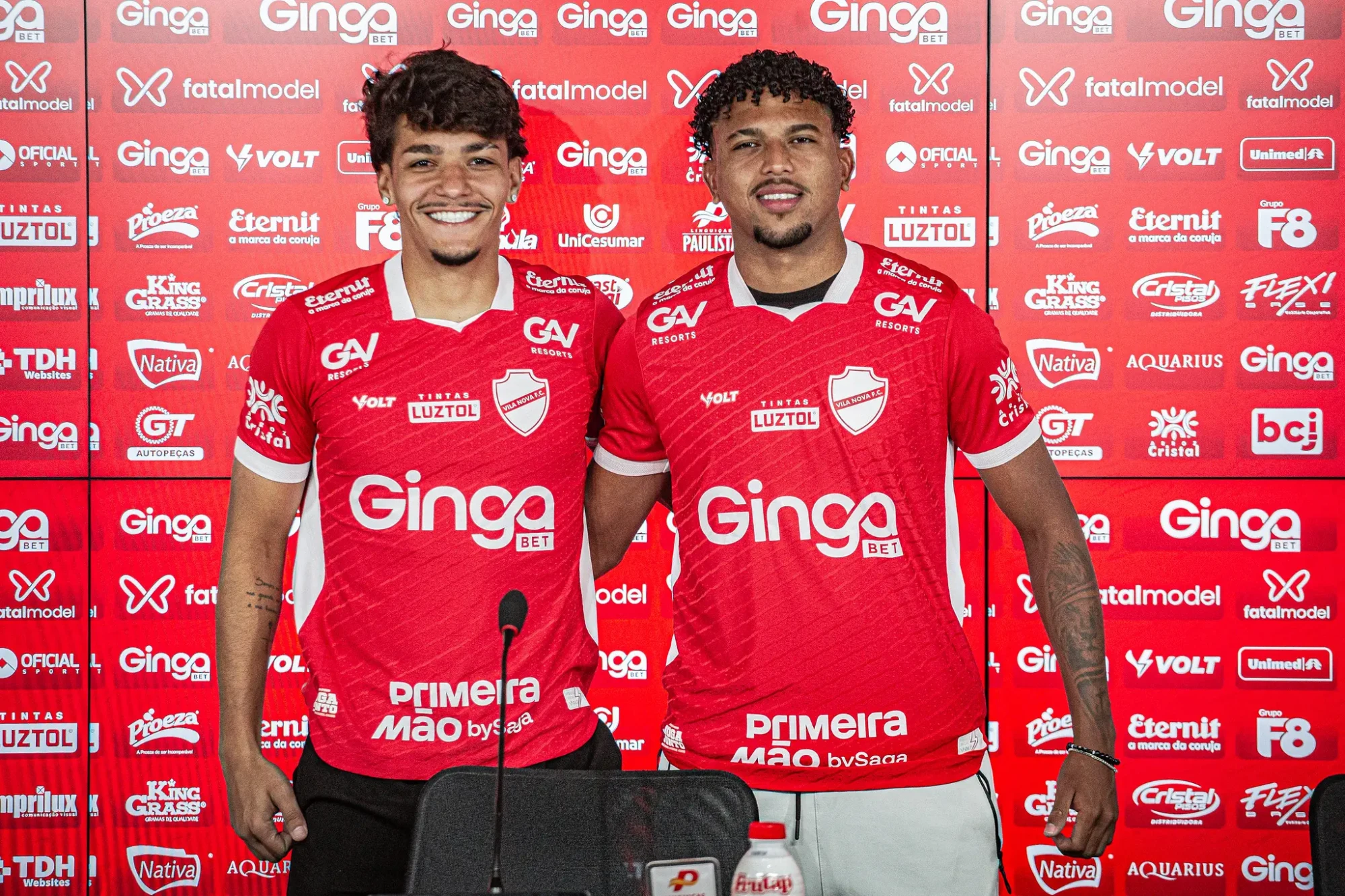Nathan e Pedro Romano foram apresentados no Vila Nova (Foto - Roberto Corrêa)