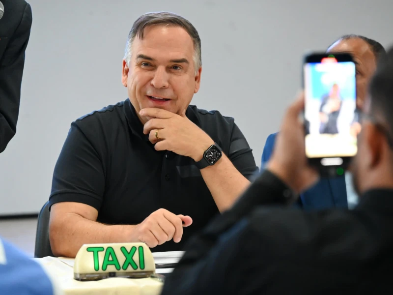 Mabel assina portaria que amplia regularização de licenças de taxistas_Alex Malheiros