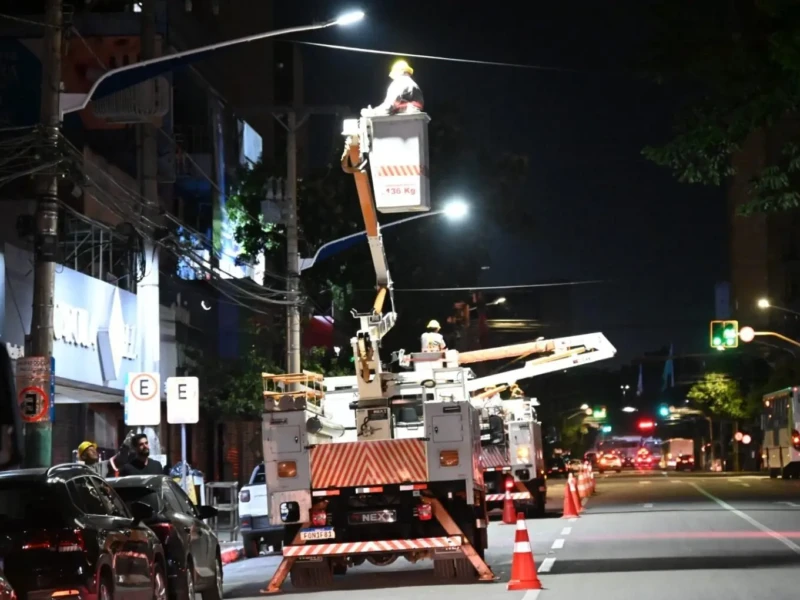 troca das lampadas projeto Brilha Gyn_Alex Malheiros