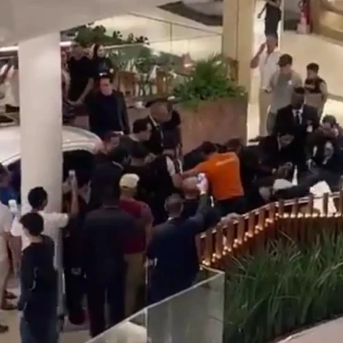 Motorista foi cercado por frequentadores e seguranças Foto reprodução redes sociais