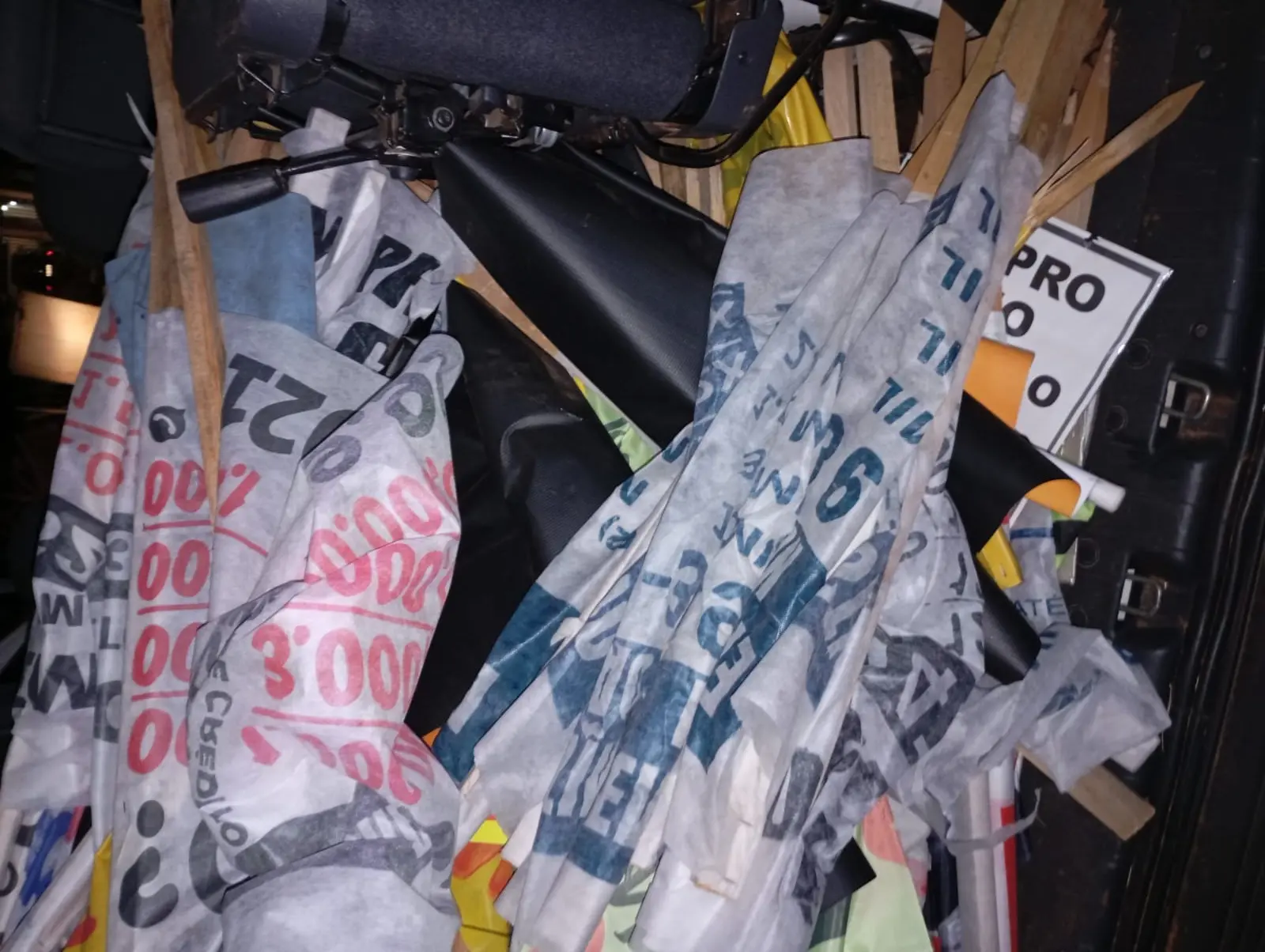 materiais publicitarios apreendidos na fiscalização. Foto: Sefic