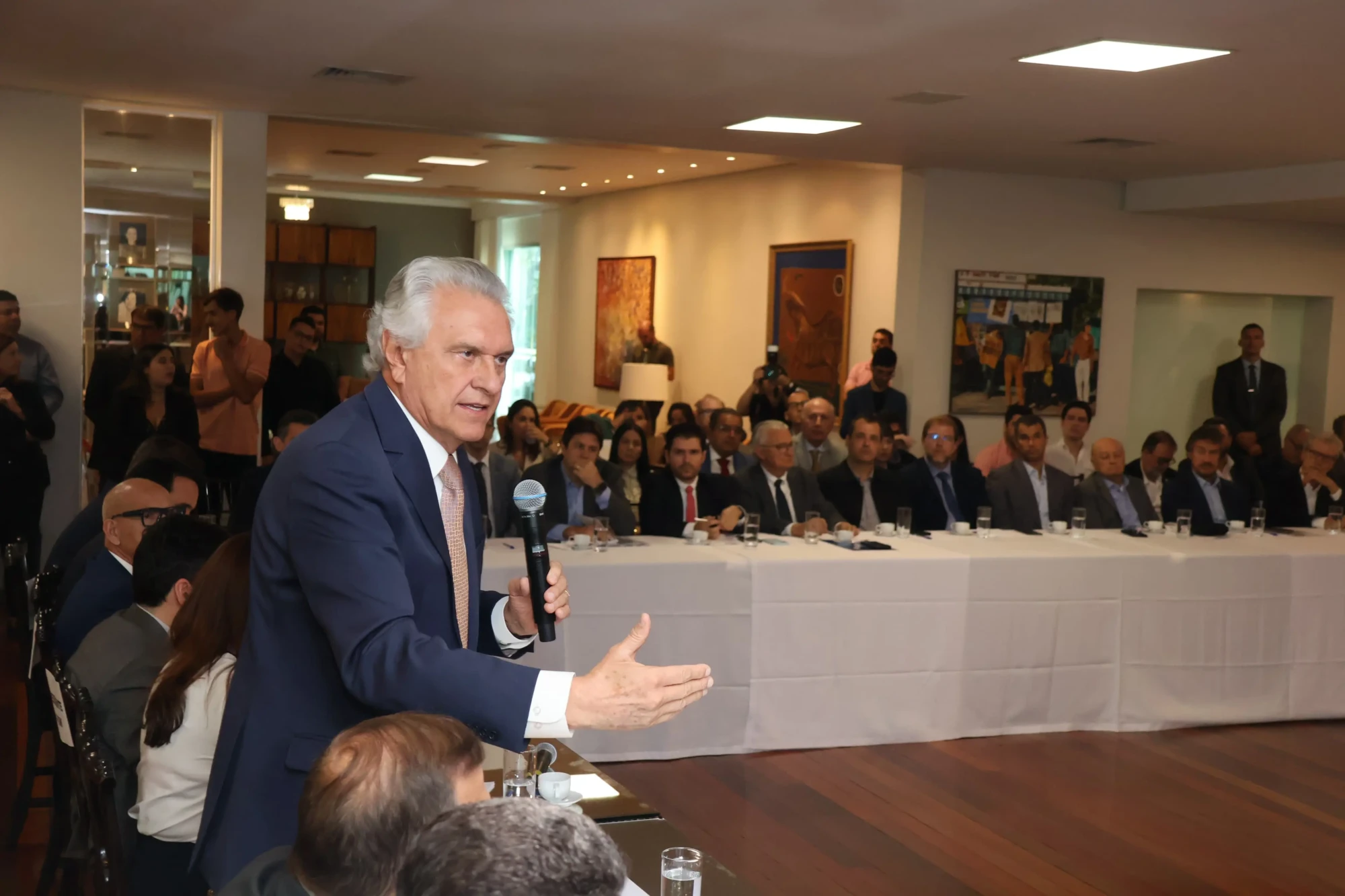 Caiado em reuniao com empresarios_Leo Iran