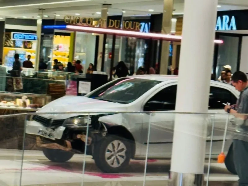 Motorista que invadiu Shopping Flamboyant