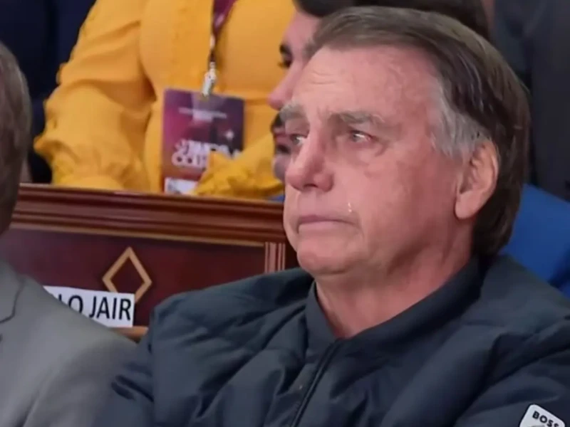 Jair Bolsonaro chora no culto Foto reprodução de vídeo CNN Brasil
