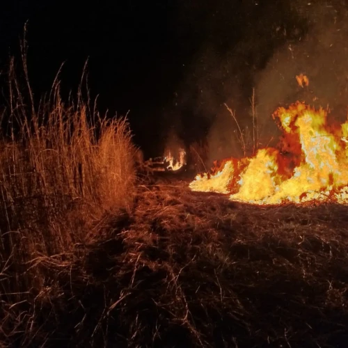 Bombeiros controlam incêndio de grandes proporções em fazenda às margens da BR-080