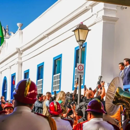 Caiado-na-cidade-de-Goias-1215x809