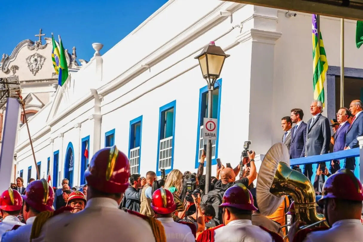 Caiado-na-cidade-de-Goias-1215x809