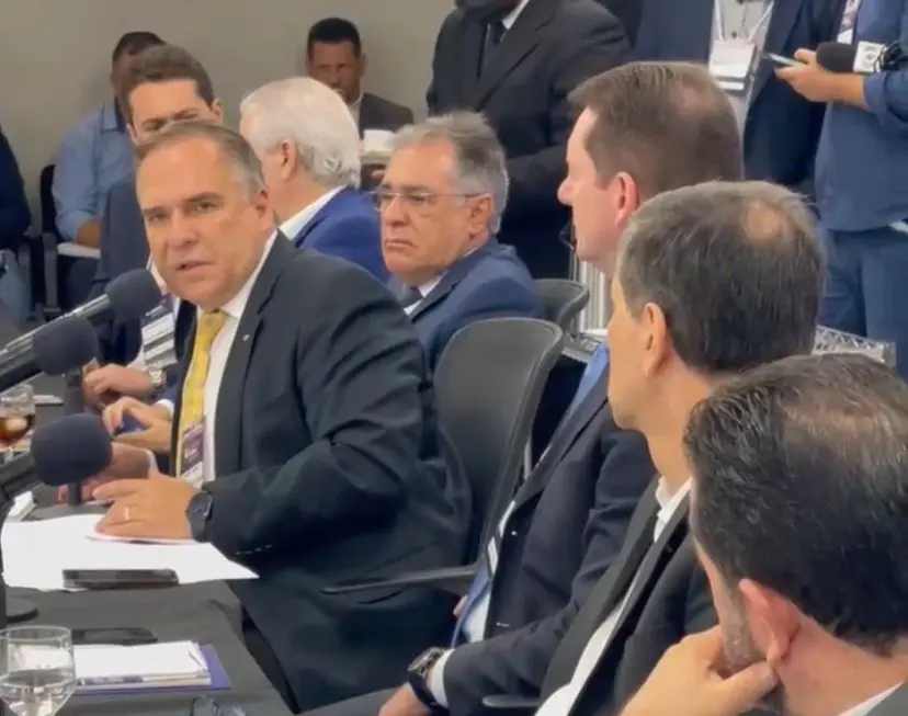 Mabel planeja proibir circulação de motos entre carros onde há faixa exclusiva de ônibus