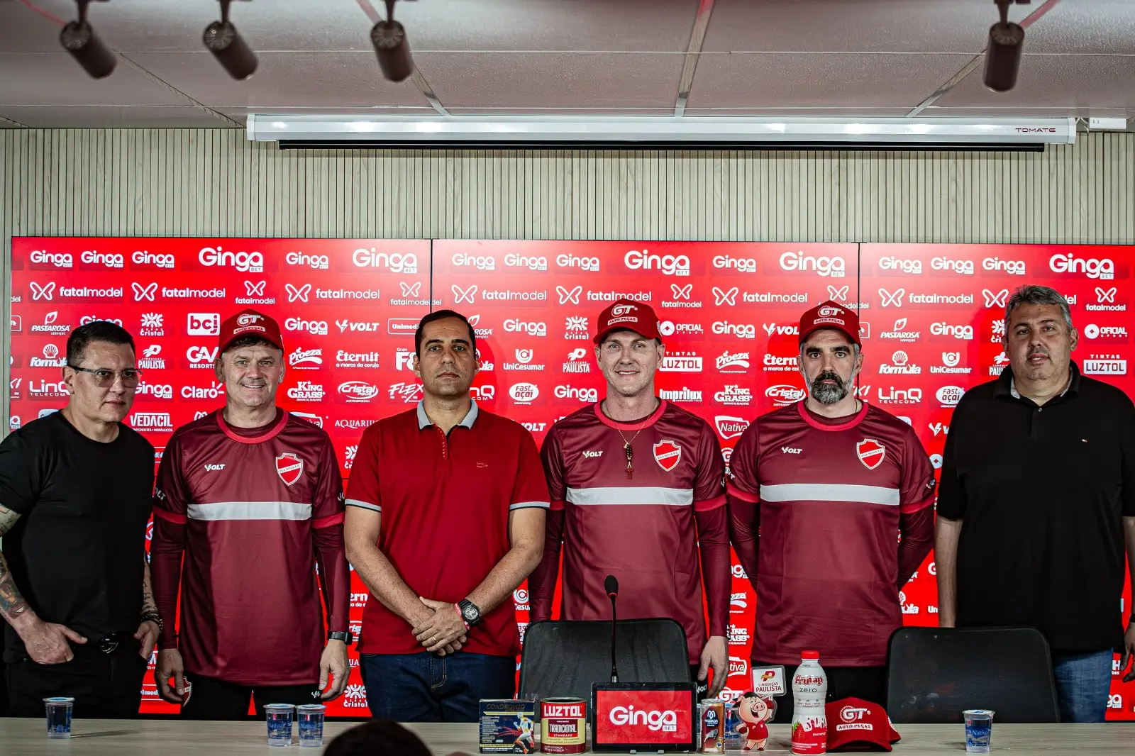 Apresentação do técnico Paulo Turra no Vila Nova (Foto - Roberto Corrêa)