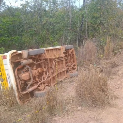 Criança de 10 anos morre em acidente com Kombi escolar na zona rural de Ipameri