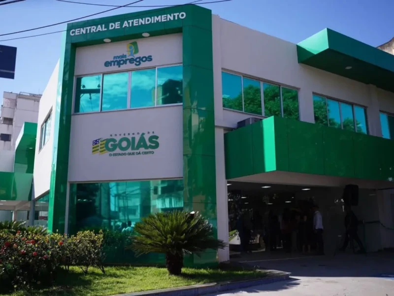 Central-de-Atendimentos-Mais-Empregos-a-1215x809