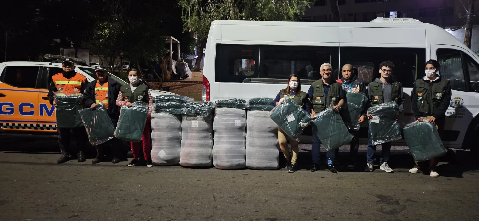 entrega de cobertores a moradores de rua em goiania_sedhs