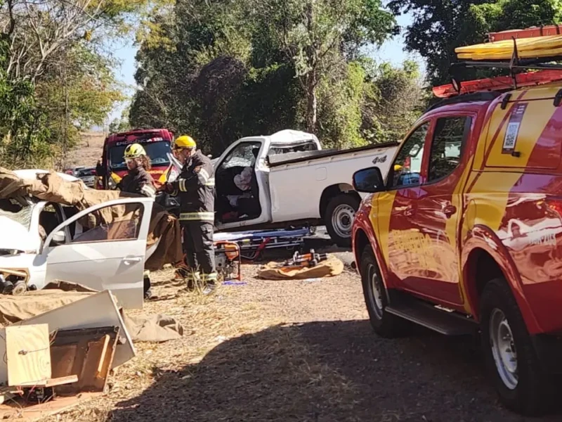 Grave acidente na GO-215 deixa três mortos e dois feridos na zona rural de Pontalina