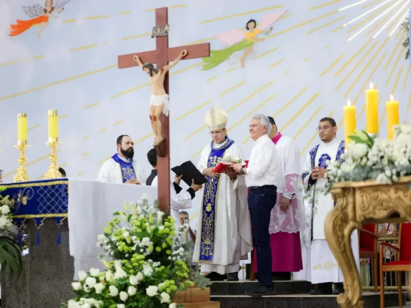 Caiado-na-Romaria-do-Muquem_Secom-1215x810