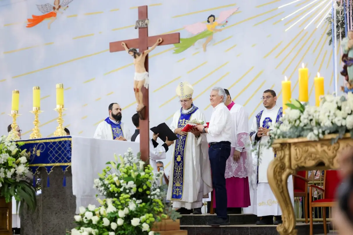 Caiado-na-Romaria-do-Muquem_Secom-1215x810