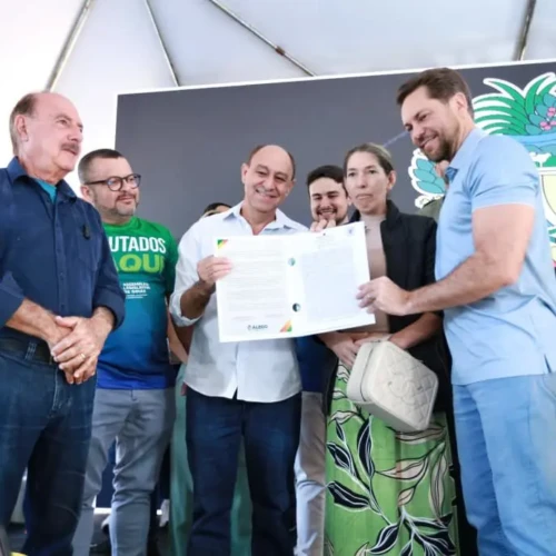 Bruno Peixoto leva cidadania e realiza o sonho de dezenas de famílias com entrega de escrituras na 15ª edição do Deputados Aqui (2)