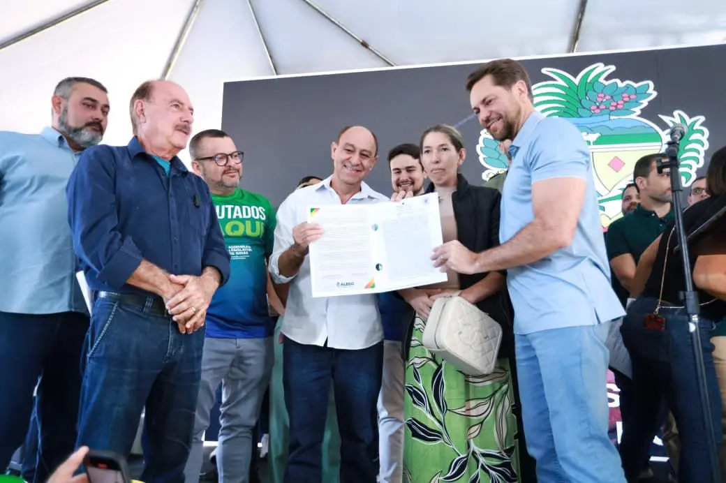 Bruno Peixoto leva cidadania e realiza o sonho de dezenas de famílias com entrega de escrituras na 15ª edição do Deputados Aqui (2)