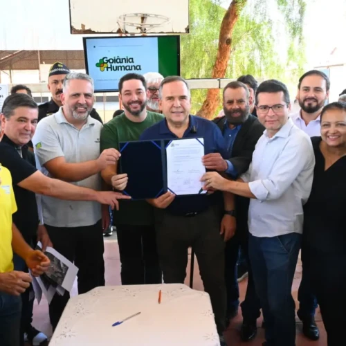 Mabel assina o contrato entre o Consórcio Recape Gyn e a Seinfra_ALEX MALHEIROS