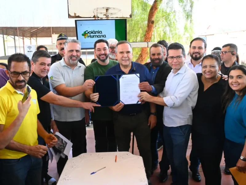 Mabel assina o contrato entre o Consórcio Recape Gyn e a Seinfra_ALEX MALHEIROS