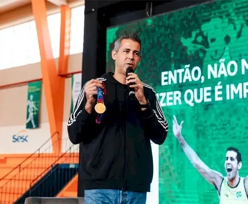 Dante Amaral apresenta palestra e oficina de voleibol no Sesc Jataí