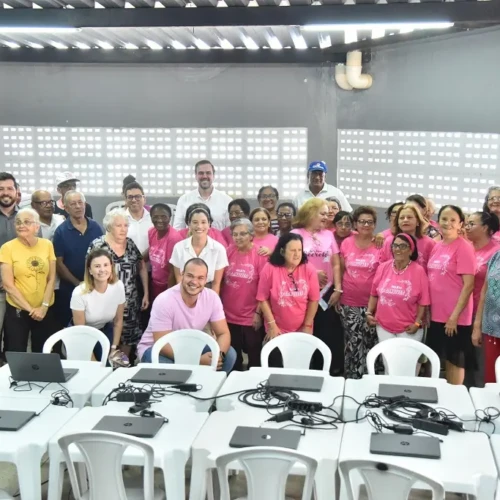 Saiba como a Prefeitura de Aparecida tem ajudado idosos a entrar no mundo digital