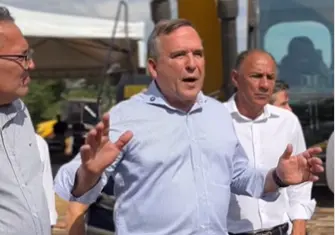 Sandro Mabel durante lançamento de obras na Marginal Cascavel