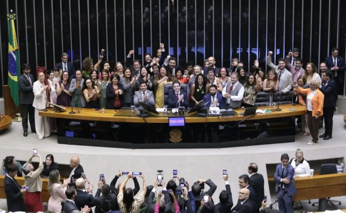 Câmara aprova PL contra a adultização nas redes Foto Kayo Magalhães Câmara dos Deputados