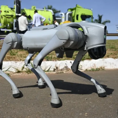 Robodog equipamento inspeciona condição estrutural de equipamentos de drenagem das rodovias