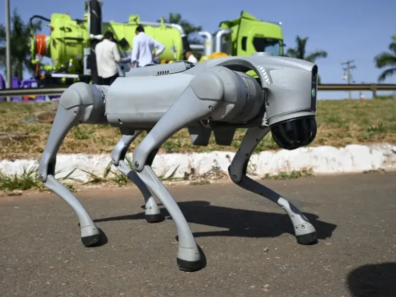 Robodog equipamento inspeciona condição estrutural de equipamentos de drenagem das rodovias
