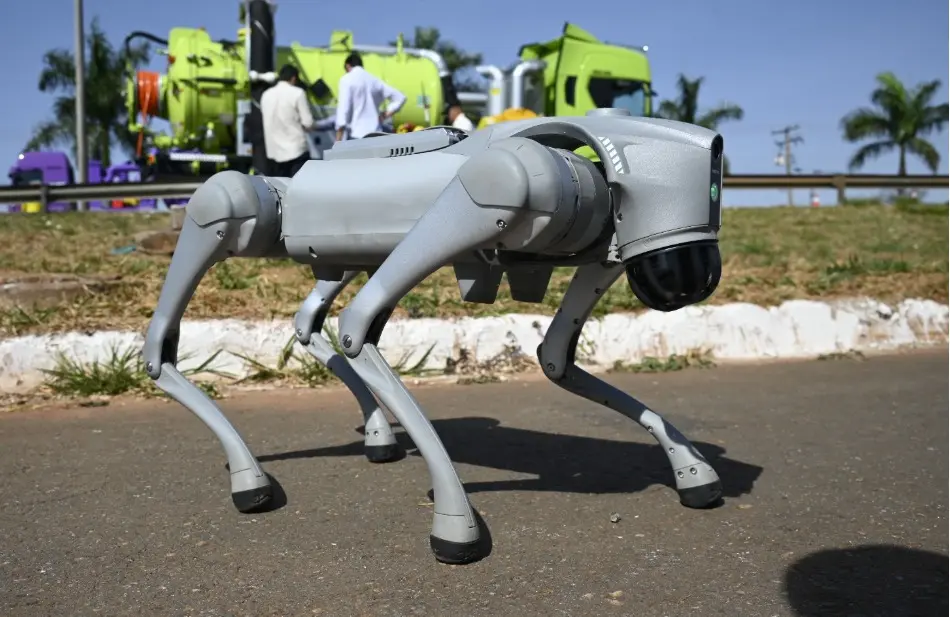 Robodog equipamento inspeciona condição estrutural de equipamentos de drenagem das rodovias