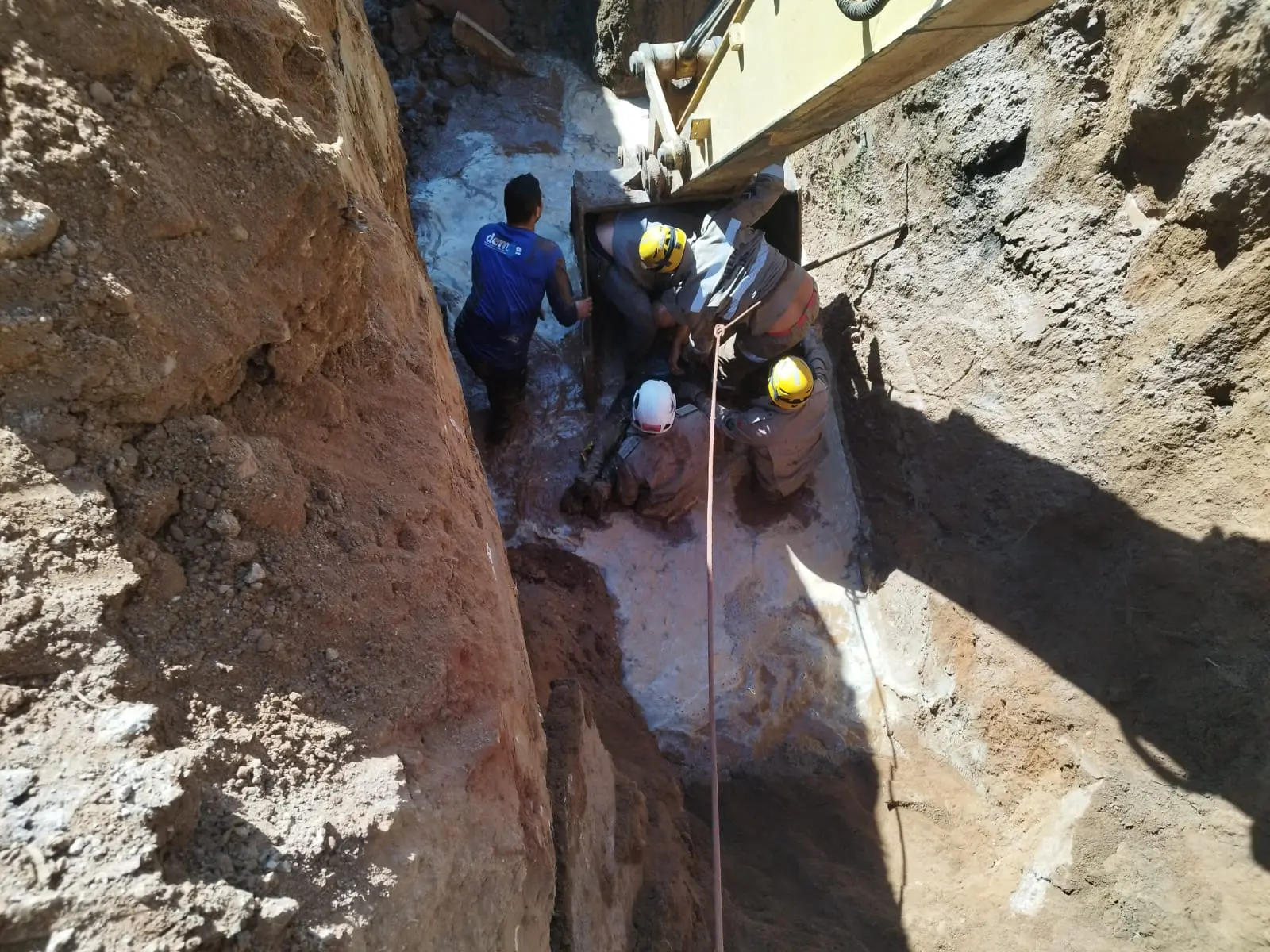 Homem morre após deslizamento de terra em obra em Caldas Novas