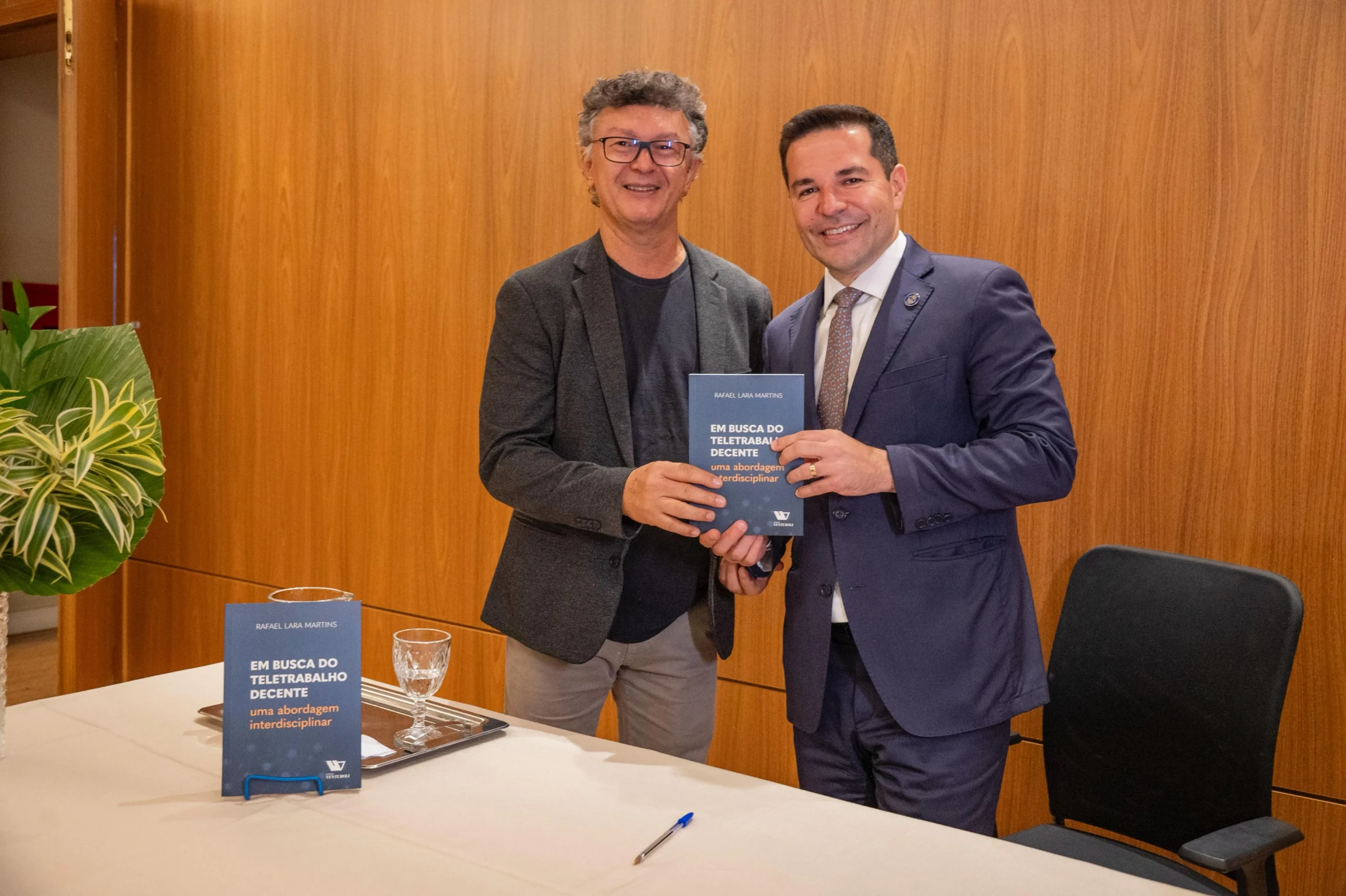Presidente da OAB-GO lança em Brasília obra sobre teletrabalho e defende debate ético e interdisciplinar
